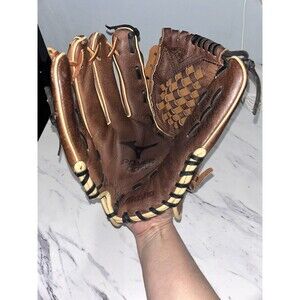 Mizuno Right Handed Baseball Glove (needs Small Repair )